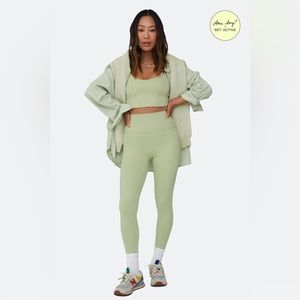 SET ACTIVE Luxform Leggings and Bra Set in Giada